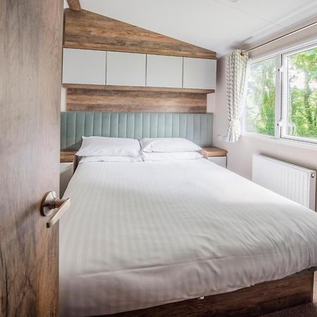Trelawne Manor Holiday Park ลู ภายนอก รูปภาพ
