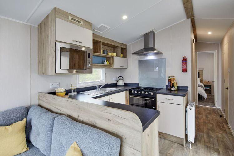 Trelawne Manor Holiday Park ลู ภายนอก รูปภาพ