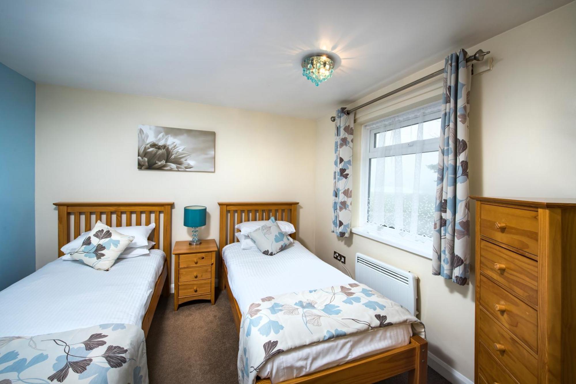 Trelawne Manor Holiday Park ลู ภายนอก รูปภาพ