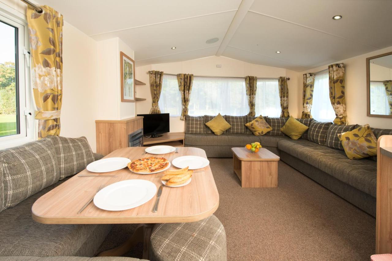 Trelawne Manor Holiday Park ลู ภายนอก รูปภาพ
