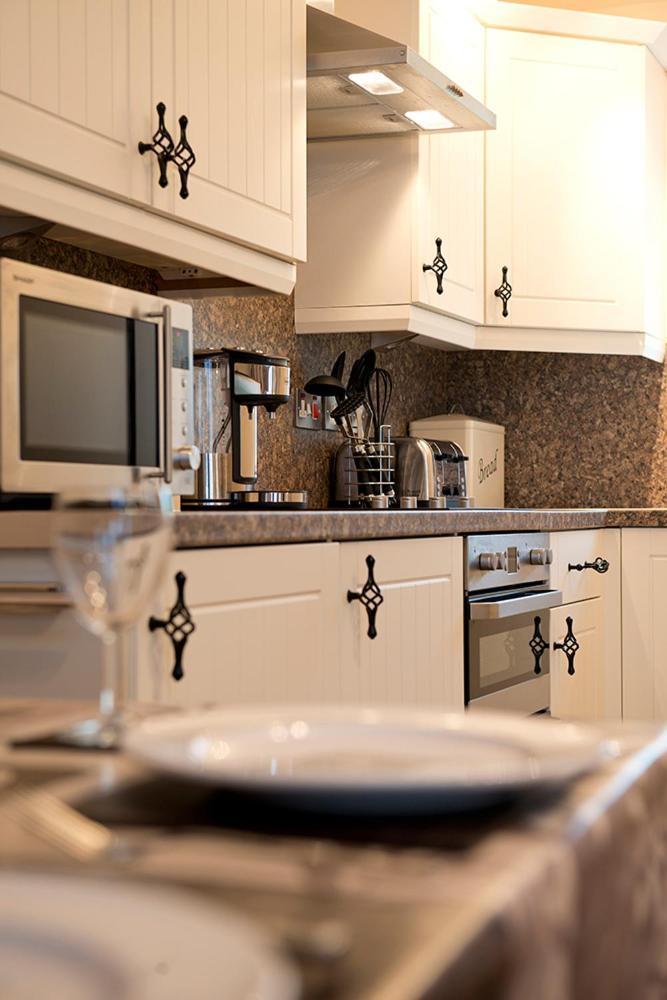 Trelawne Manor Holiday Park ลู ภายนอก รูปภาพ
