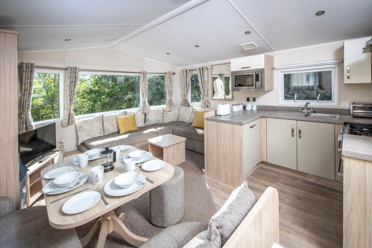 Trelawne Manor Holiday Park ลู ภายนอก รูปภาพ